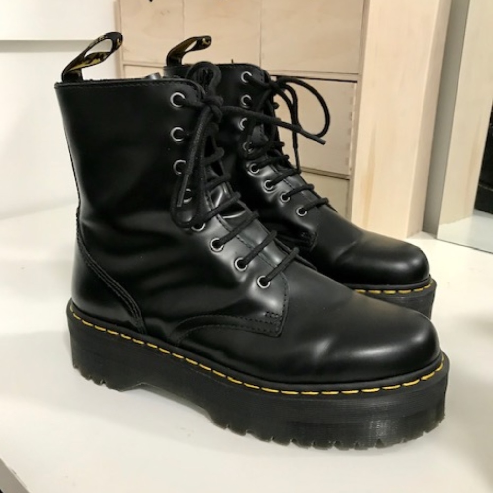 Dr Marten Jadon Platform boot US 10 W or 9 M